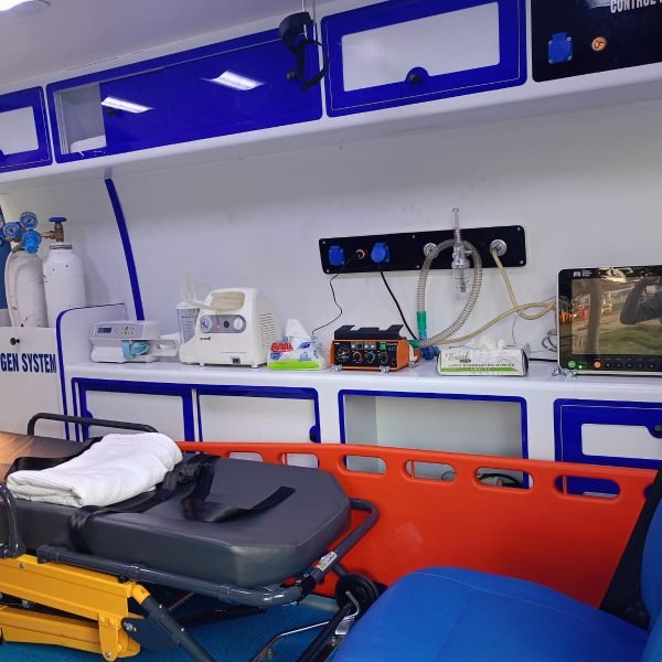 إسعاف مجهز لمصابي الحوادث من السامرية للاسعاف.